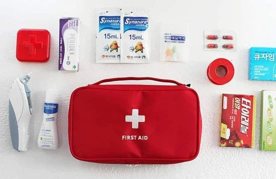 First Aid Travel Medicine Pouch – Travelling Bags