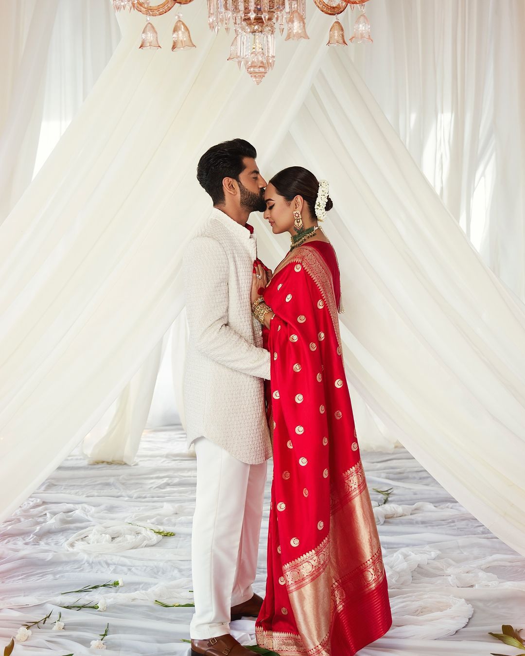 Soft Lichi Jacquard Zari Saree – Red