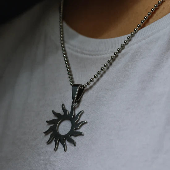 Urthn Sun Chain Pendant For Men And Women