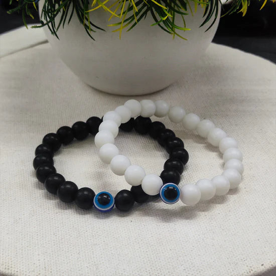 Urthn Black And White With Evil Eye Beads Bracelet