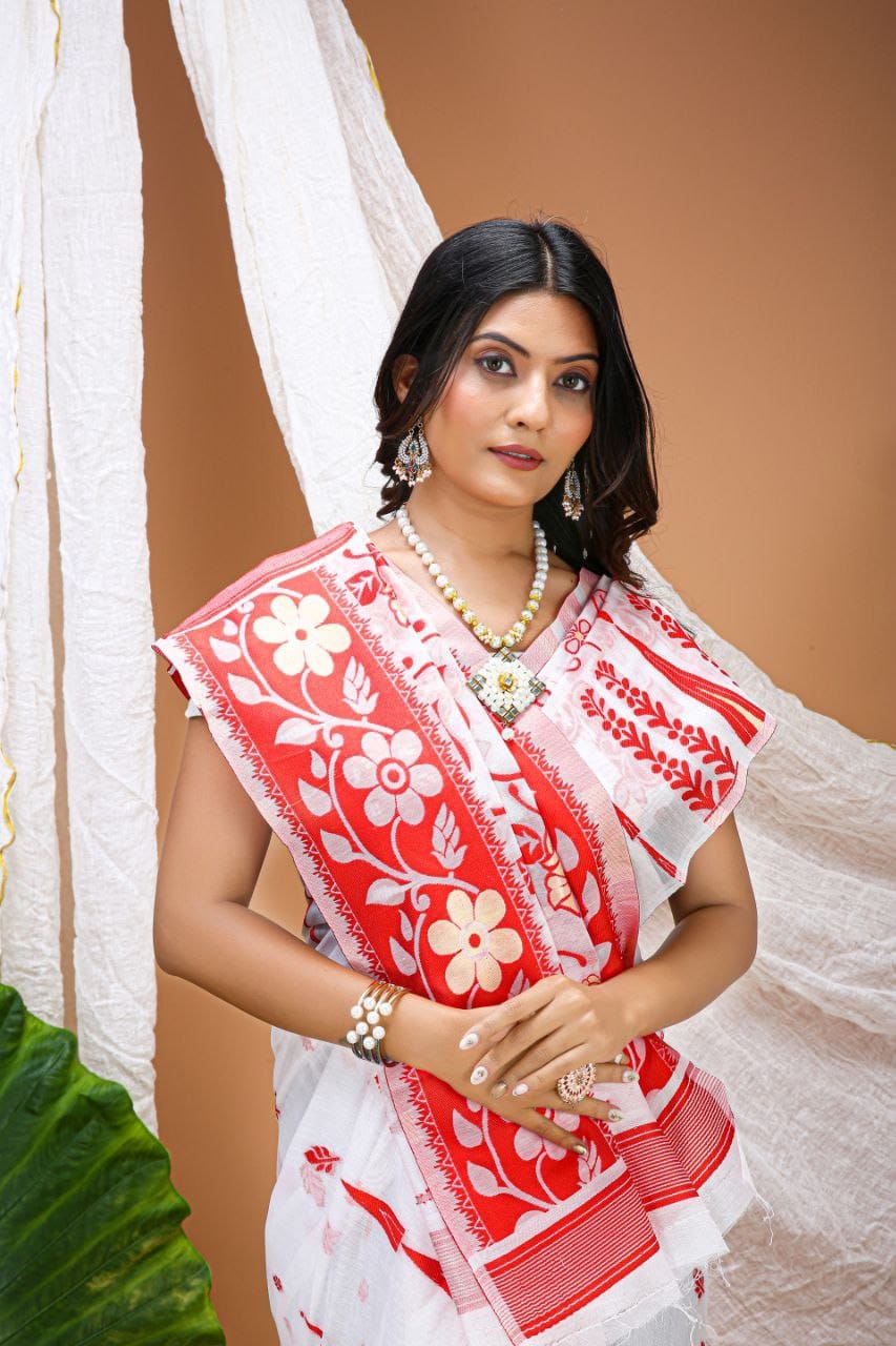 Elegant Lilan Slub Cotton Saree with Red Floral Weaving