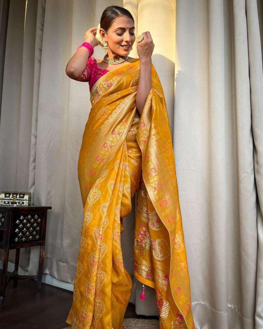 Soft Litchi Silk Kubera Pattu Saree With Rich Weaving Border & All Over Design