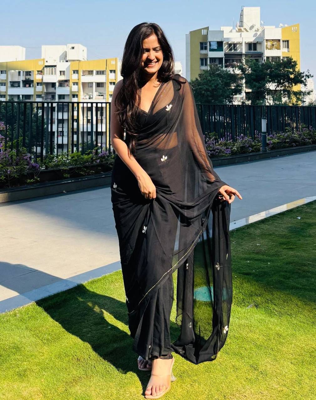 Soft Georgette Handwork Cut Dana Dinner Saree