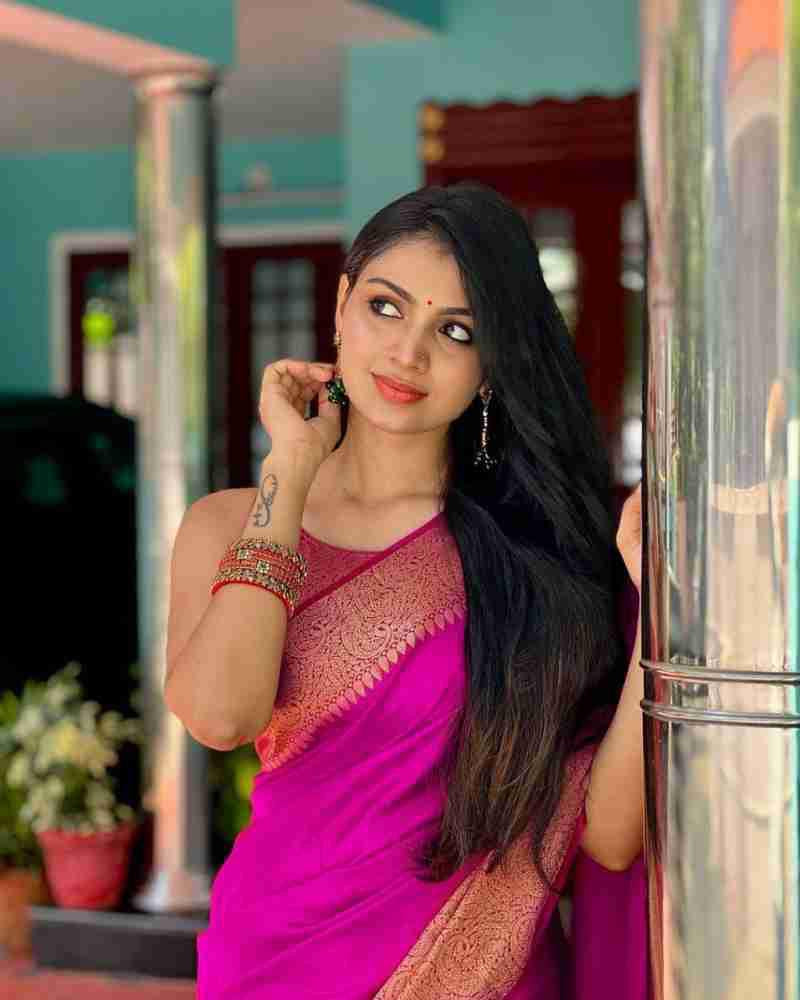 Elegant Pink Silk Saree with Rich Golden Border – Festive & Wedding Wear
