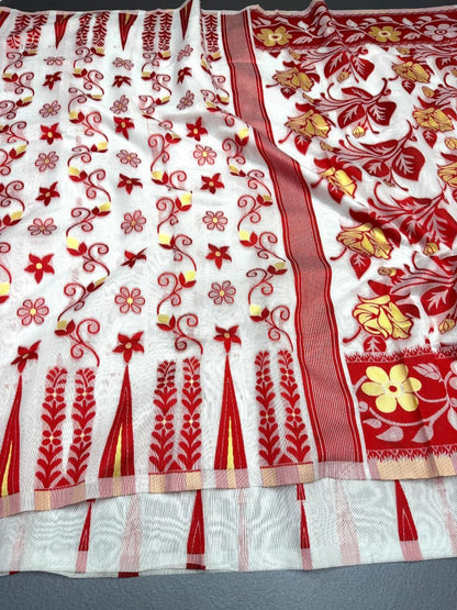 Elegant Lilan Slub Cotton Saree with Red Floral Weaving