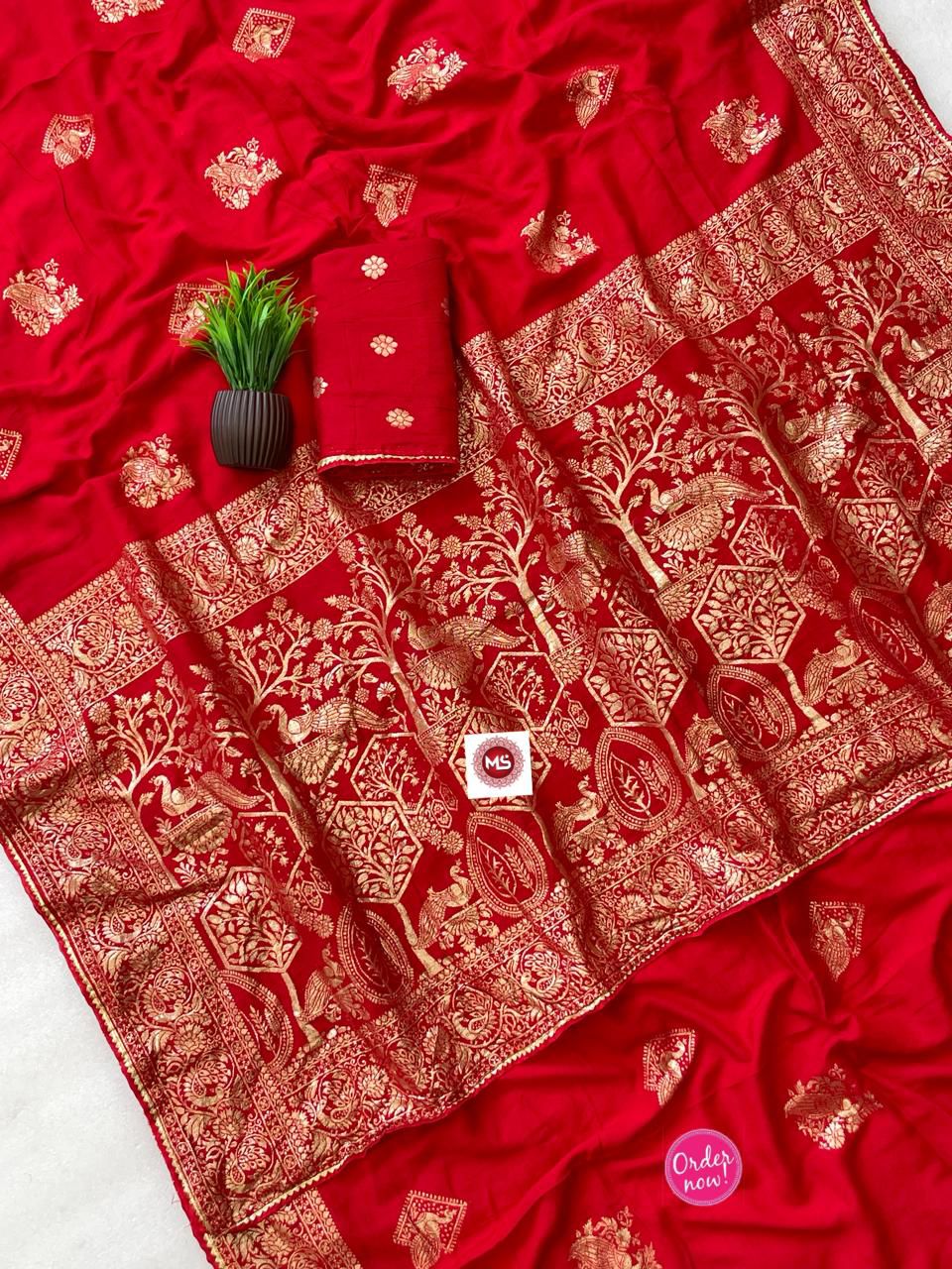 Elegant Red Silk Saree with Rich Zari Border & Designer Pallu