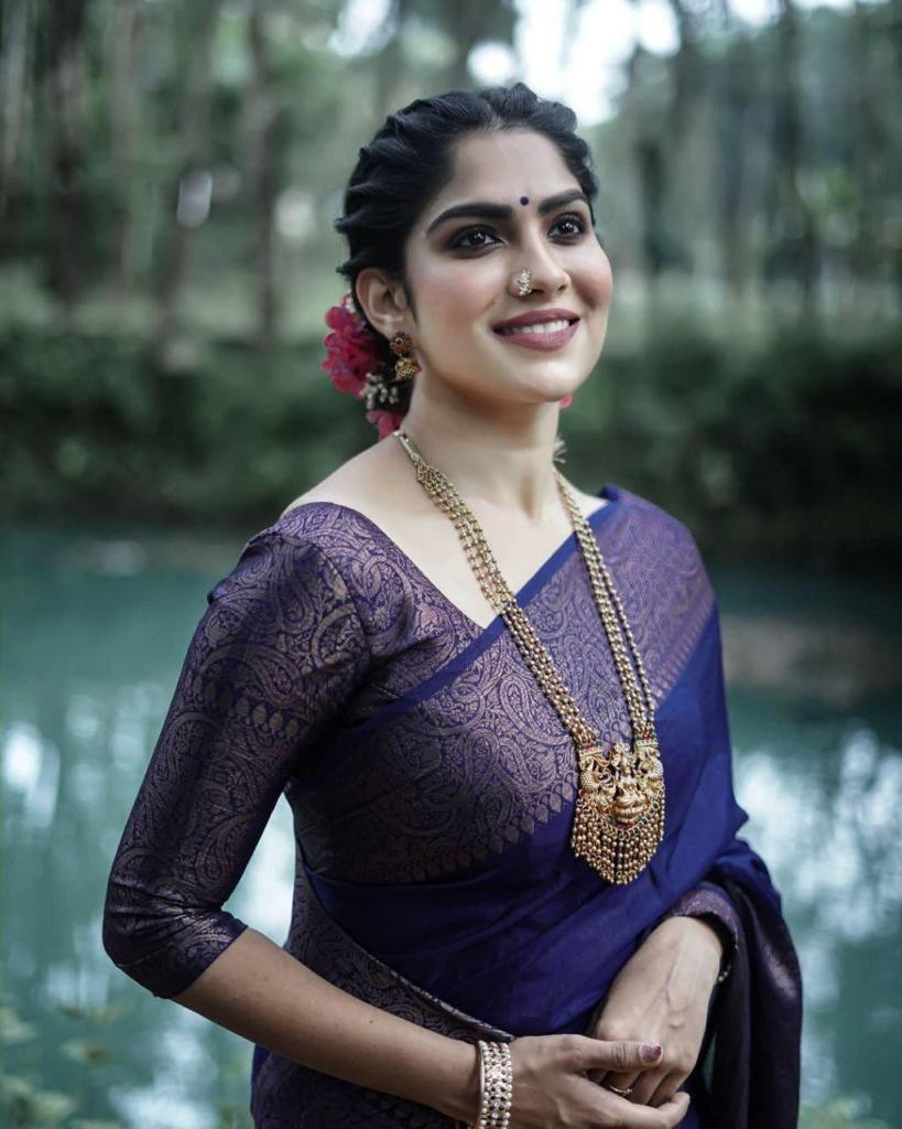 Navy Blue Elegant Silk Saree
