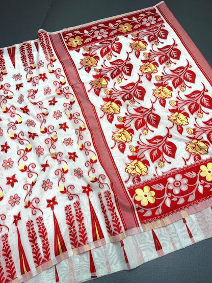 Elegant Lilan Slub Cotton Saree with Red Floral Weaving
